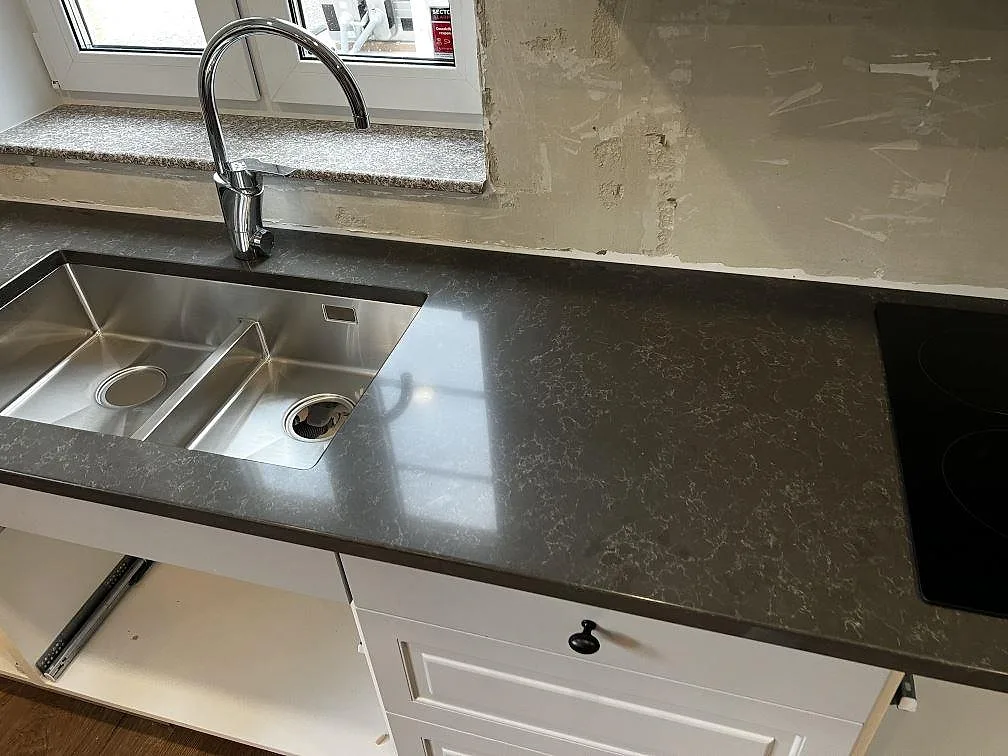 Køkkenbordplade i Technistone Noble Pietra Grey, Hästveda – billede 4