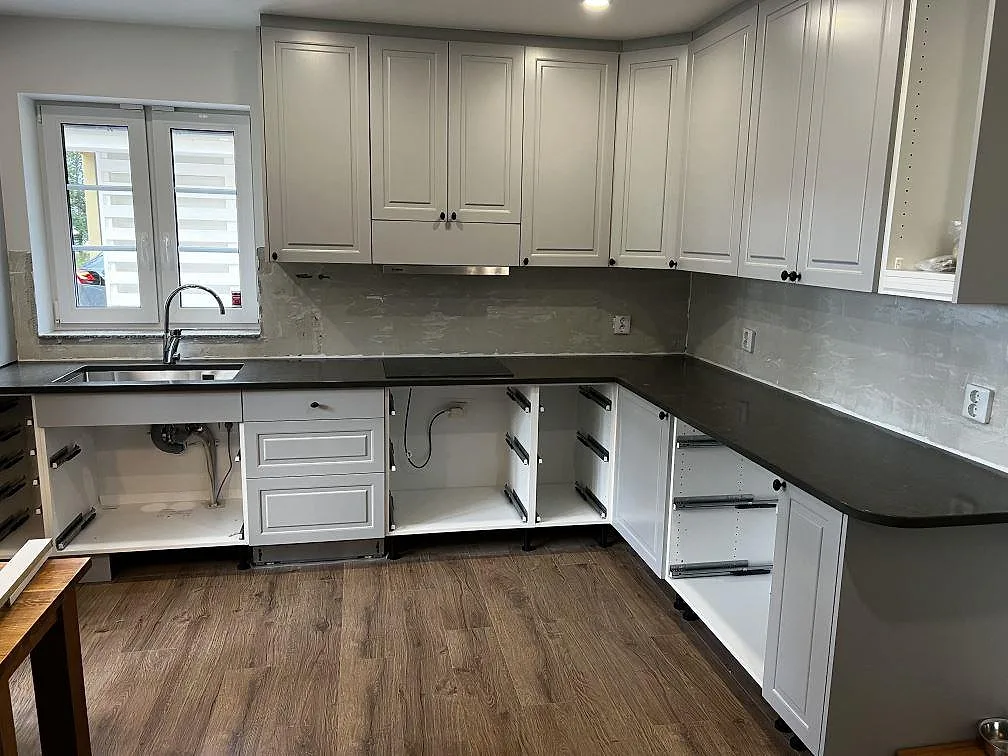 Køkkenbordplade i Technistone Noble Pietra Grey, Hästveda