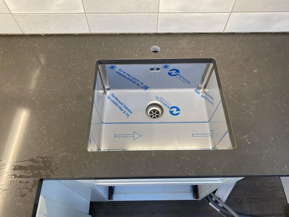 Køkkenbordplade i Technistone Noble Pietra Grey, Kungsbacka – billede 2