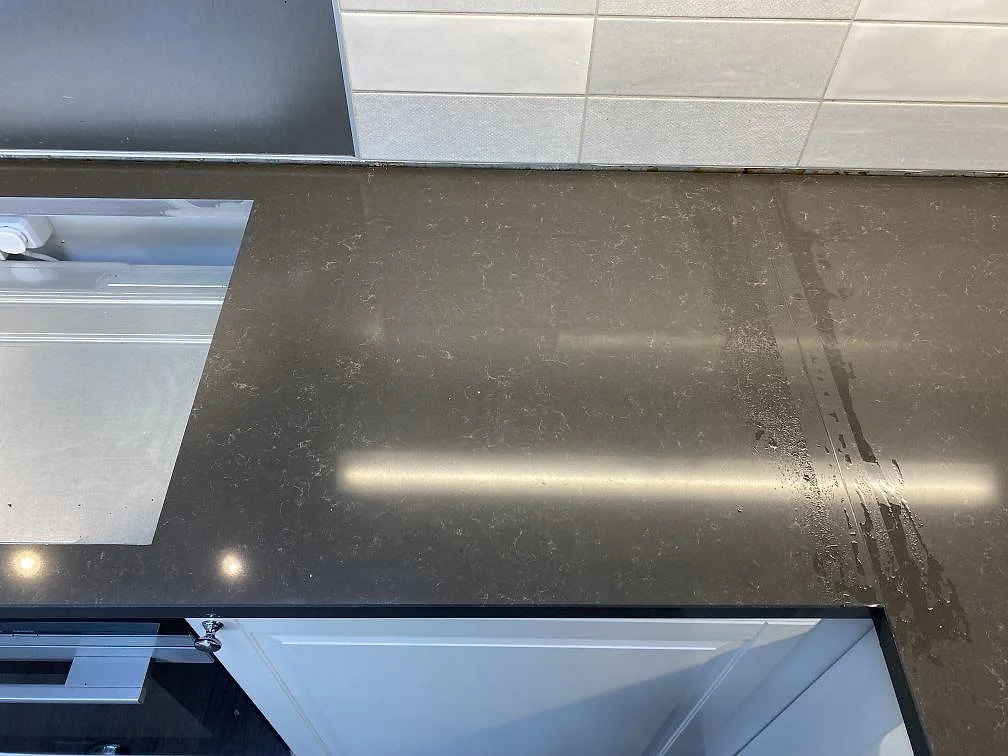 Køkkenbordplade i Technistone Noble Pietra Grey, Kungsbacka – billede 7