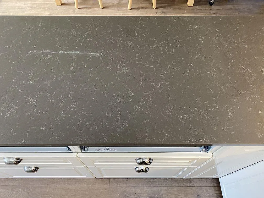 Køkkenbordplade i Technistone Noble Pietra Grey, Kungsbacka – billede 4