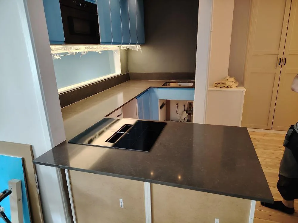 Gennemført projekt: Køkkenbordplade i Technistone Noble Pietra Grey, Stockholm.