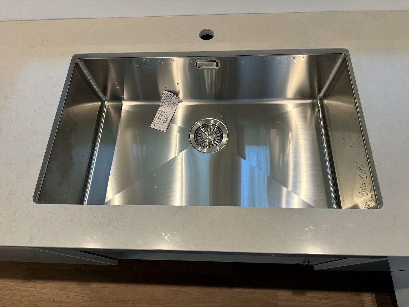 Køkkenbordplade i Technistone Noble Portland Grey, Räng – billede 6