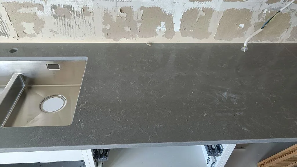 Køkkenbordplade i Technistone Noble Pro Cloud, Västra Frölunda – billede 3