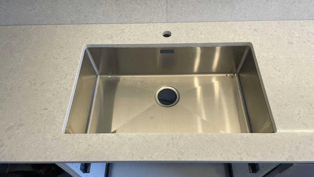 Køkkenbordplade i Technistone Noble Quartzite, Bjärred – billede 3