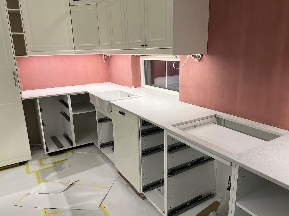 Køkkenbordplade i Technistone Noble Quartzite, Brottby – billede 2