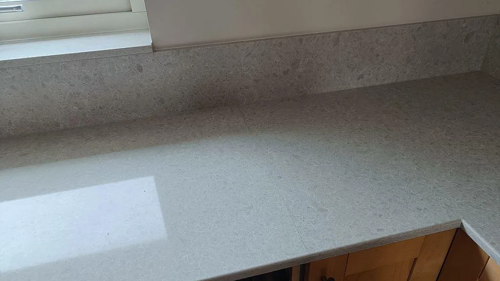 Køkkenbordplade i Technistone Noble Quartzite, Furulund – billede 7