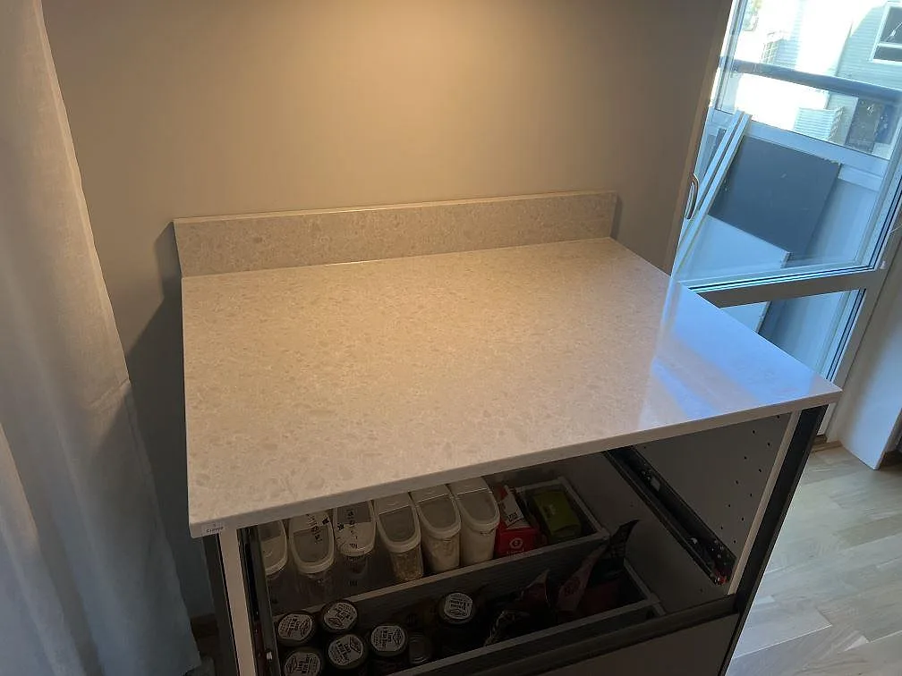 Køkkenbordplade i Technistone Noble Quartzite, Gustavsberg – billede 2