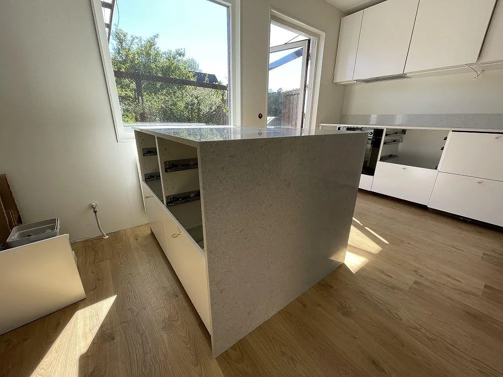 Køkkenbordplade i Technistone Noble Quartzite, Järfälla – billede 3