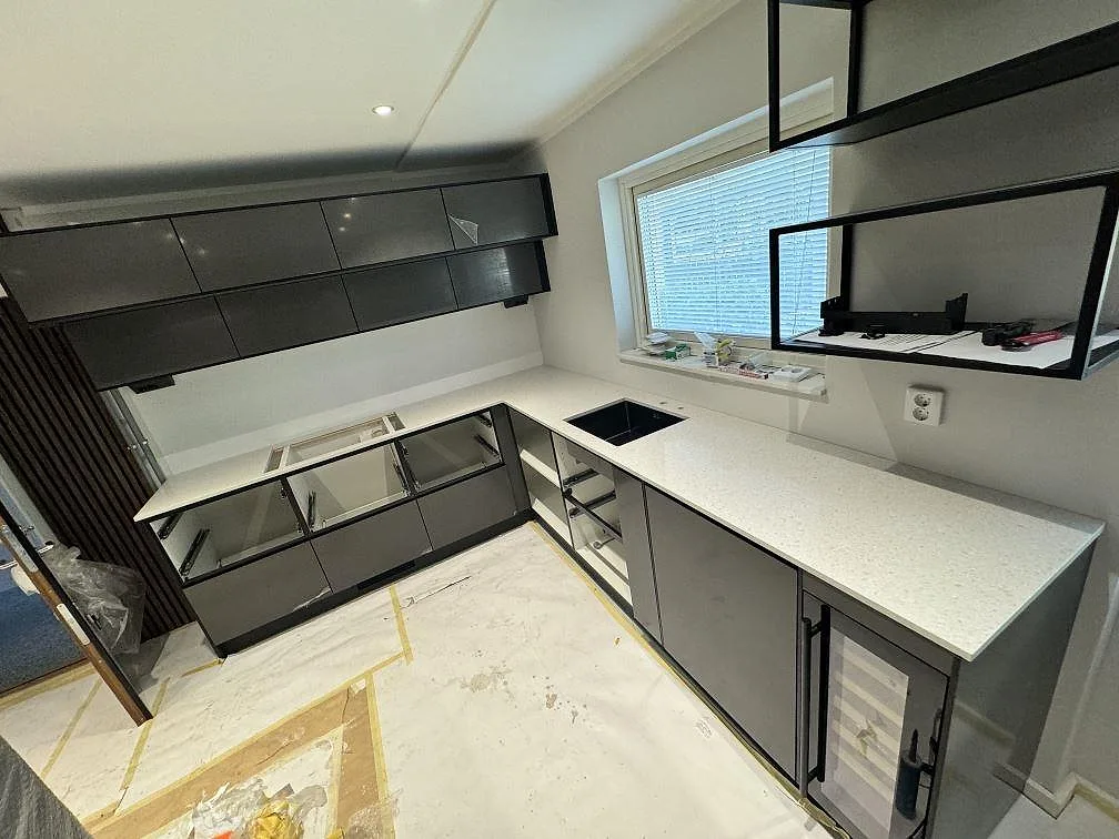 Gennemført projekt: Køkkenbordplade i Technistone Noble Quartzite, Malmö.