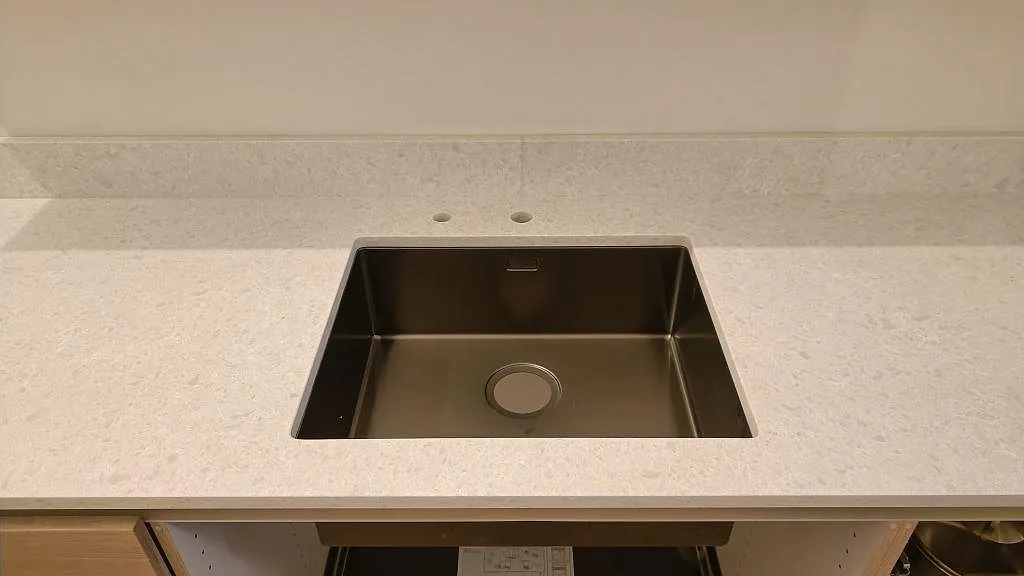 Køkkenbordplade i Technistone Noble Quartzite, Malmö – billede 2