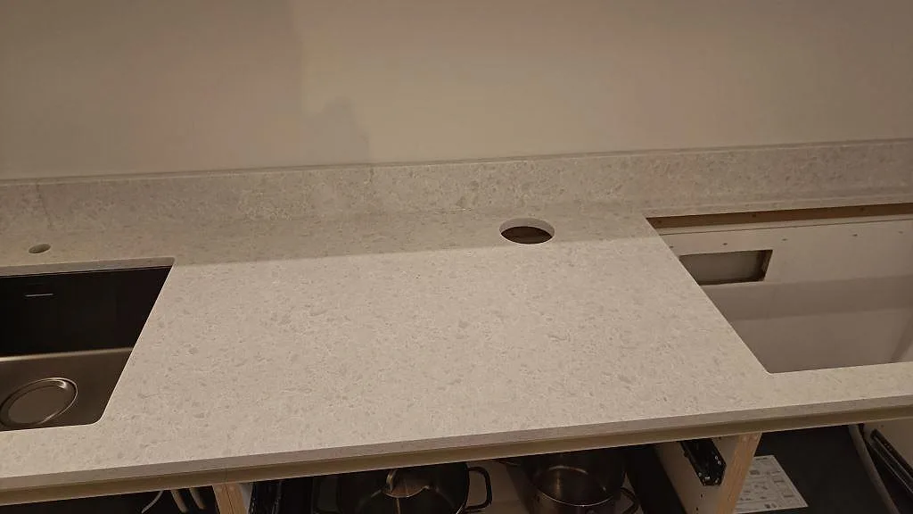 Køkkenbordplade i Technistone Noble Quartzite, Malmö – billede 3