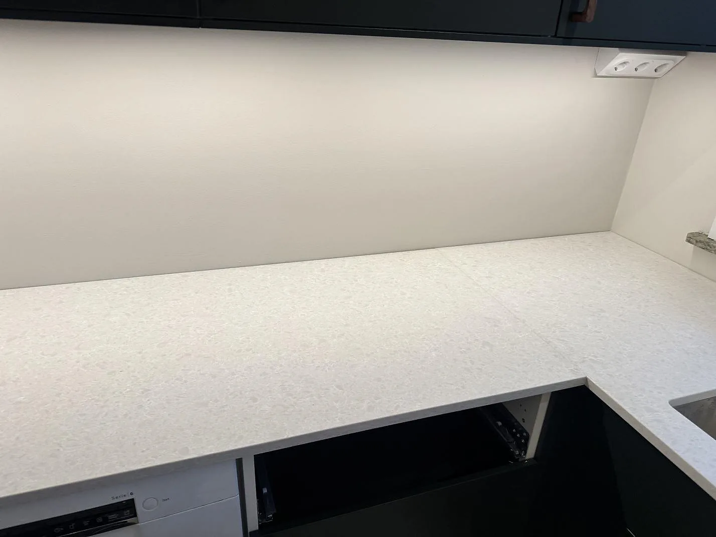 Køkkenbordplade i Technistone Noble Quartzite, Norrahammar – billede 5