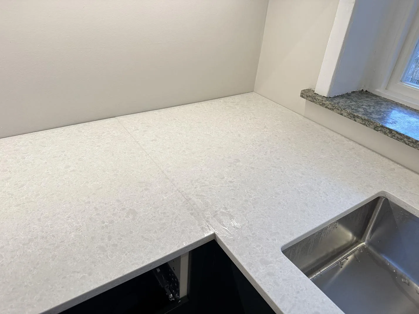Køkkenbordplade i Technistone Noble Quartzite, Norrahammar – billede 6