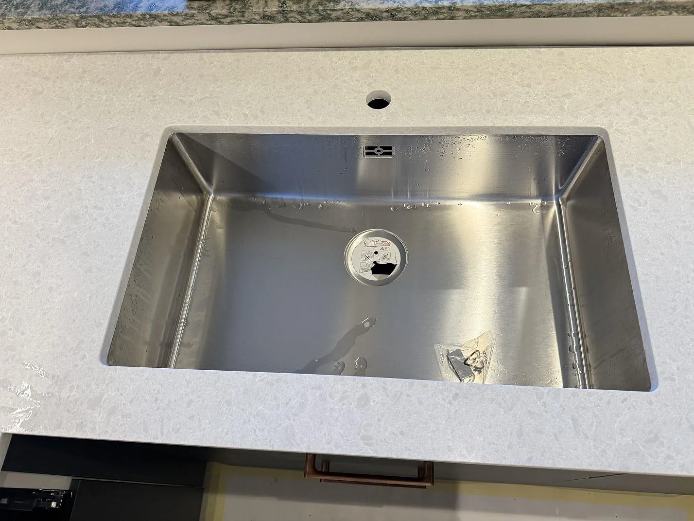 Køkkenbordplade i Technistone Noble Quartzite, Norrahammar – billede 7