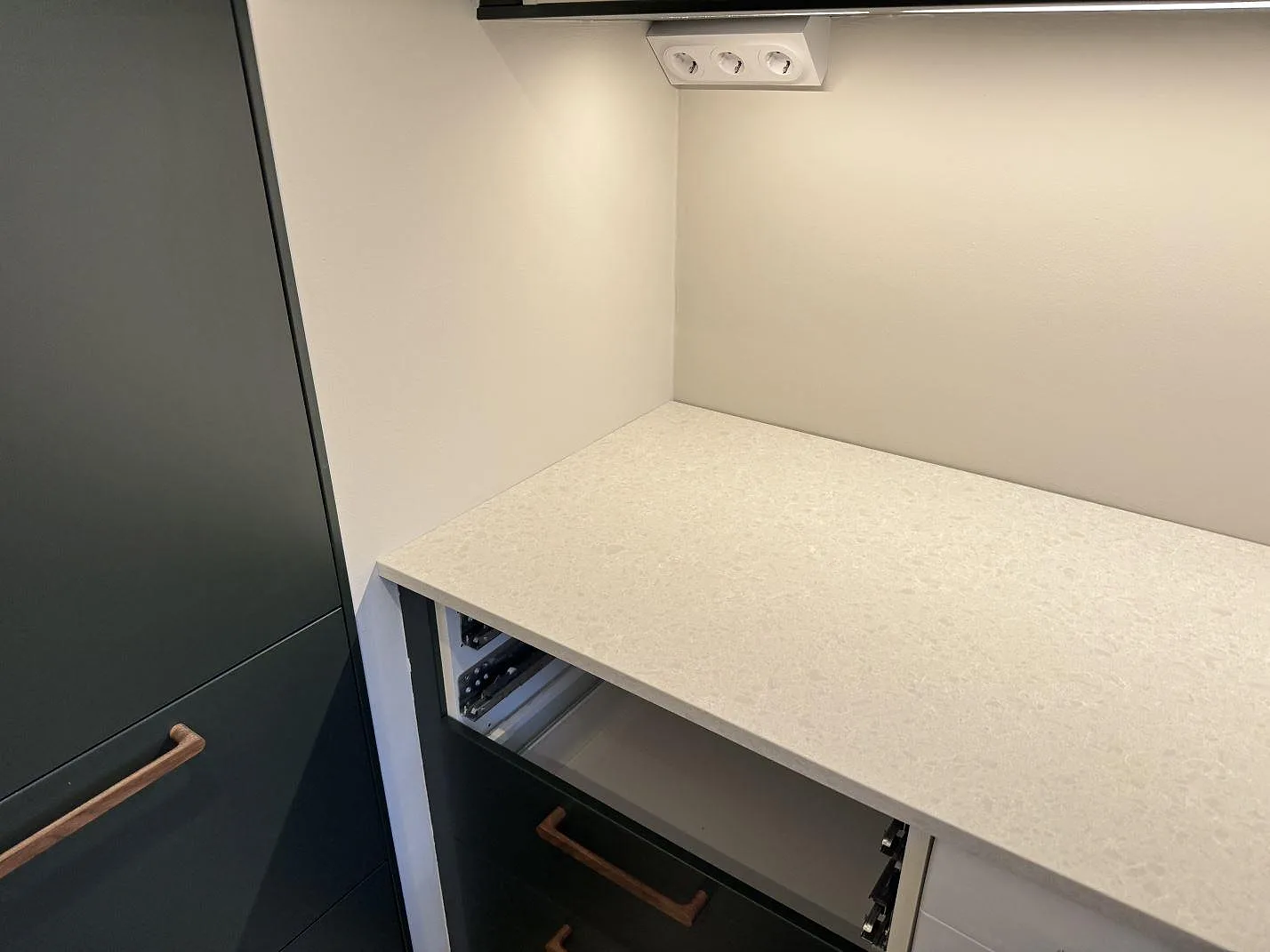 Køkkenbordplade i Technistone Noble Quartzite, Norrahammar – billede 3