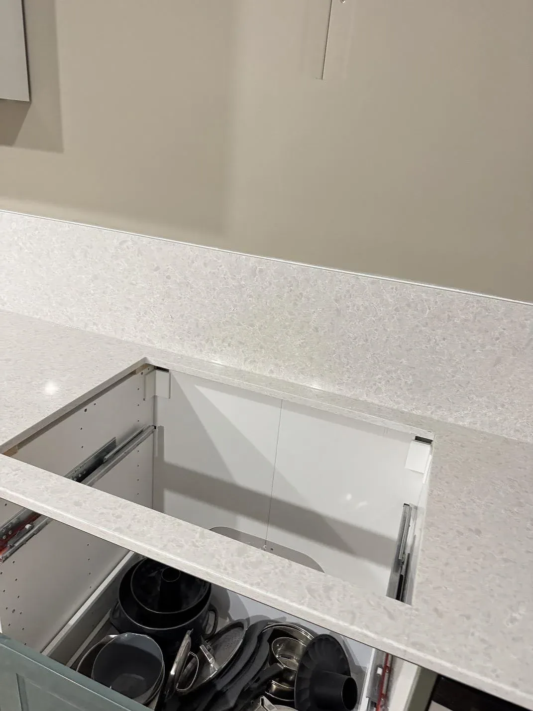 Køkkenbordplade i Technistone Noble Quartzite, Staffanstorp – billede 6