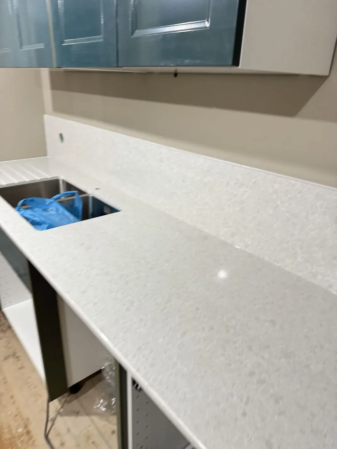 Køkkenbordplade i Technistone Noble Quartzite, Staffanstorp – billede 2
