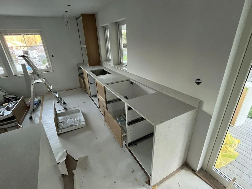 Køkkenbordplade i Technistone Noble Quartzite, Upplands Väsby – billede 3