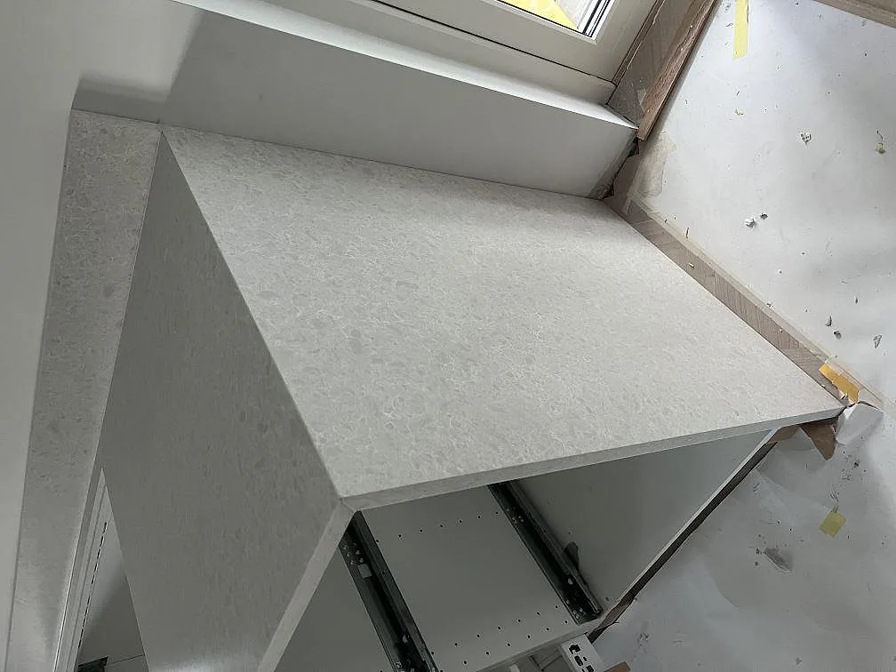 Køkkenbordplade i Technistone Noble Quartzite, Upplands Väsby – billede 5