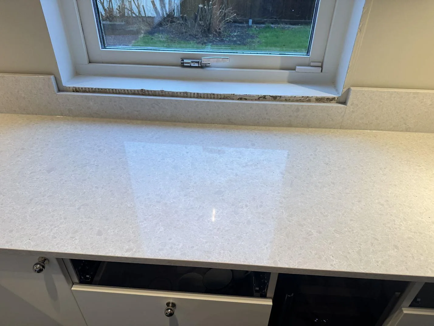 Køkkenbordplade i Technistone Noble Quartzite, Västra Frölunda – billede 3