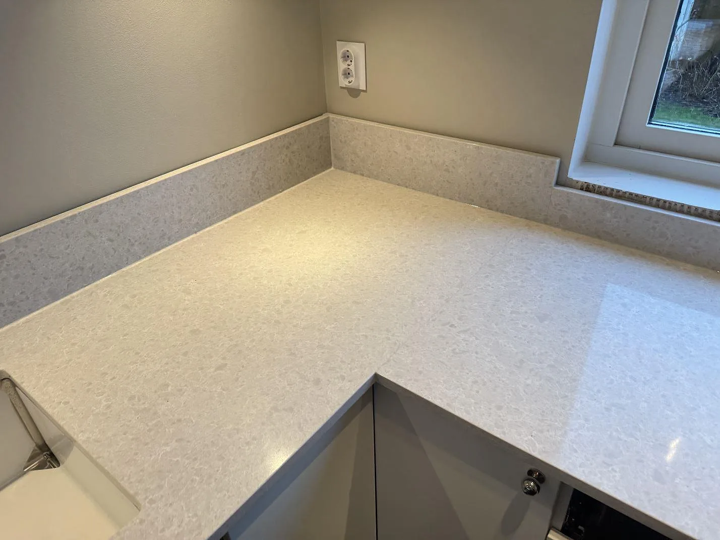 Køkkenbordplade i Technistone Noble Quartzite, Västra Frölunda – billede 4