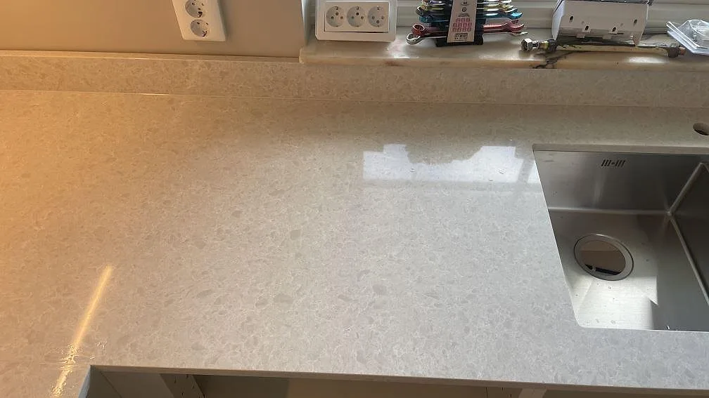 Køkkenbordplade i Technistone Noble Quartzite, Vellinge – billede 8