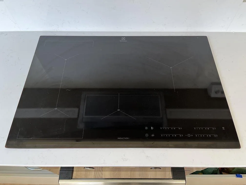 Køkkenbordplade i Technistone Noble Supreme White, Beddingestrand – billede 3