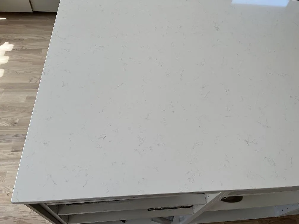 Køkkenbordplade i Technistone Noble Supreme White, Beddingestrand – billede 8