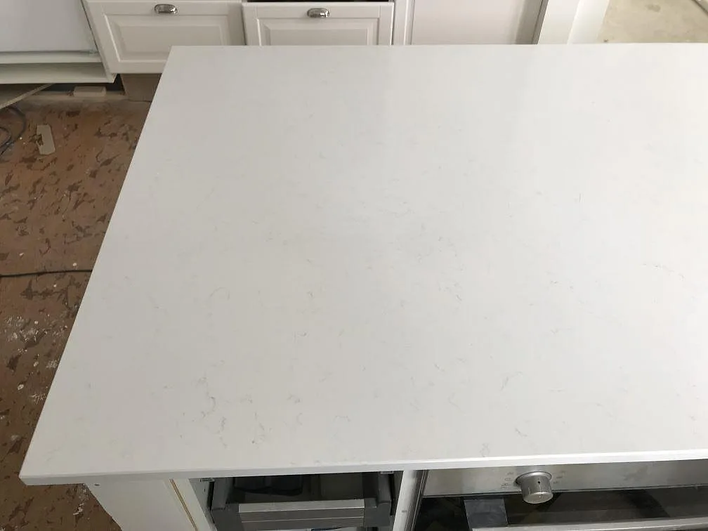 Køkkenbordplade i Technistone Noble Supreme White, Bjärred – billede 4