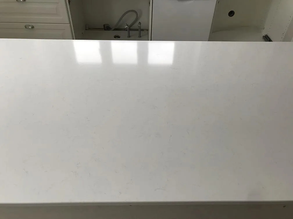 Køkkenbordplade i Technistone Noble Supreme White, Bjärred – billede 3