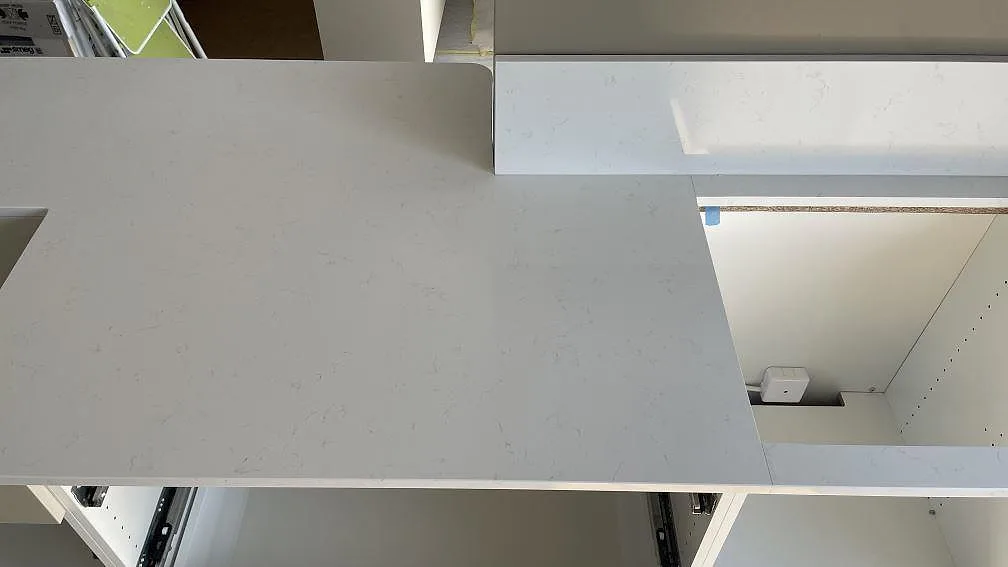 Køkkenbordplade i Technistone Noble Supreme White, Falköping – billede 5