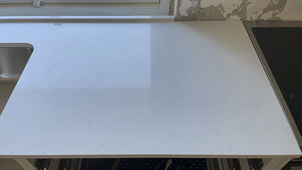 Køkkenbordplade i Technistone Noble Supreme White, Greve – billede 3