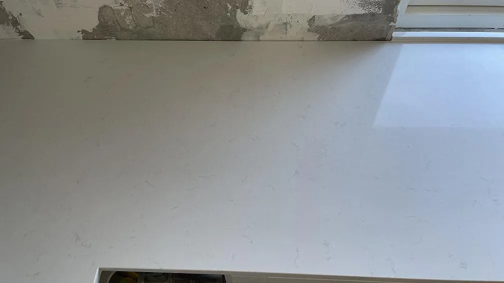 Køkkenbordplade i Technistone Noble Supreme White, Greve – billede 7