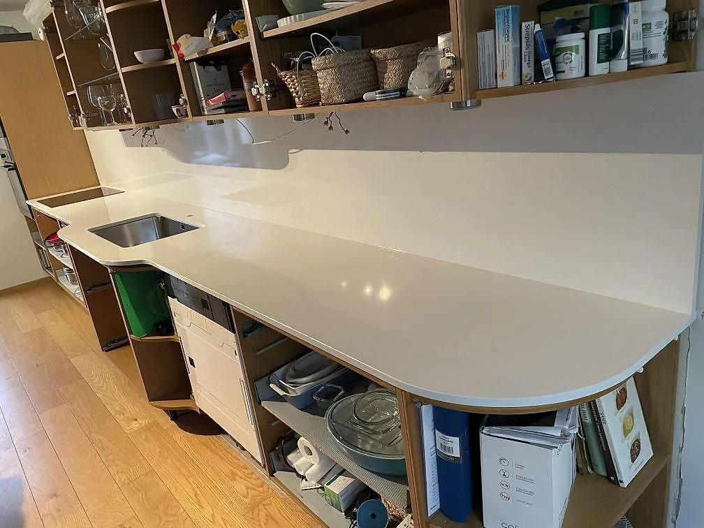 Køkkenbordplade i Technistone Noble Supreme White, Hässleholm