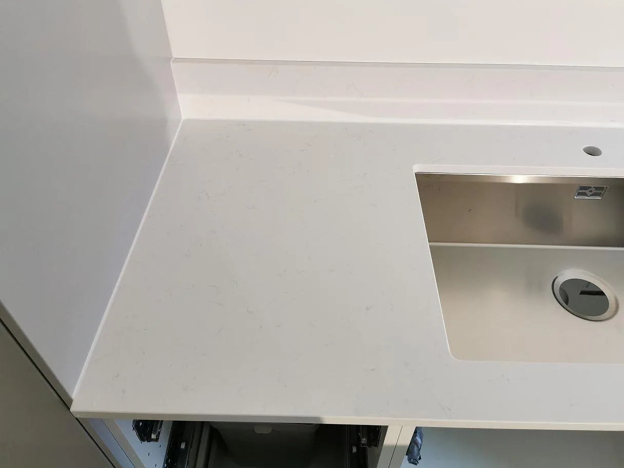 Køkkenbordplade i Technistone Noble Supreme White, Helsingborg – billede 3