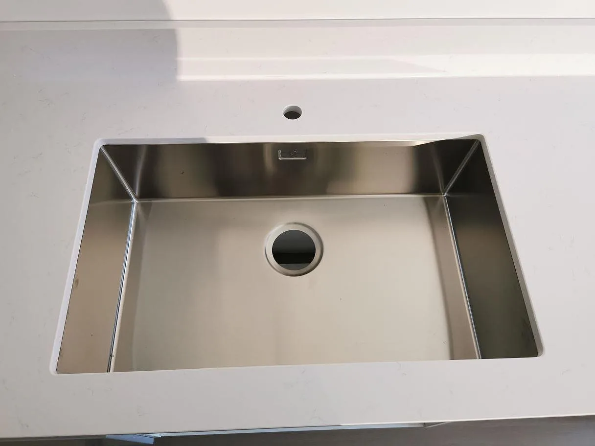Køkkenbordplade i Technistone Noble Supreme White, Helsingborg – billede 2