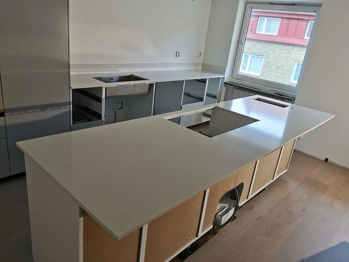 Køkkenbordplade i Technistone Noble Supreme White, Helsingborg