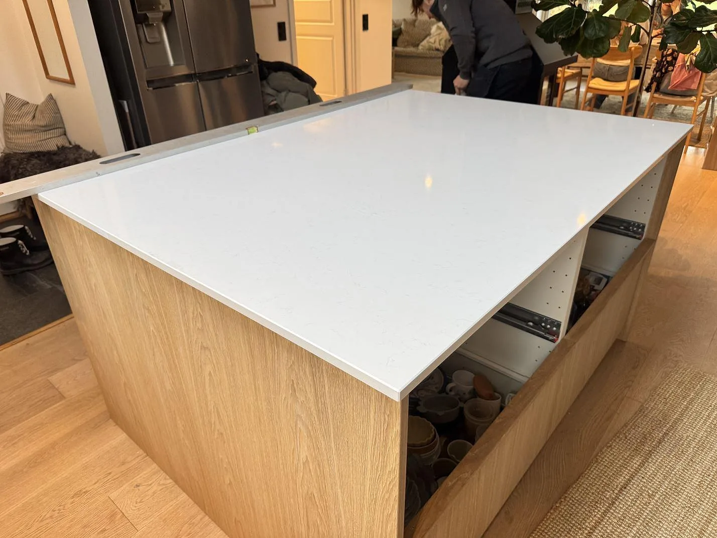 Køkkenbordplade i Technistone Noble Supreme White, Höllviken – billede 2