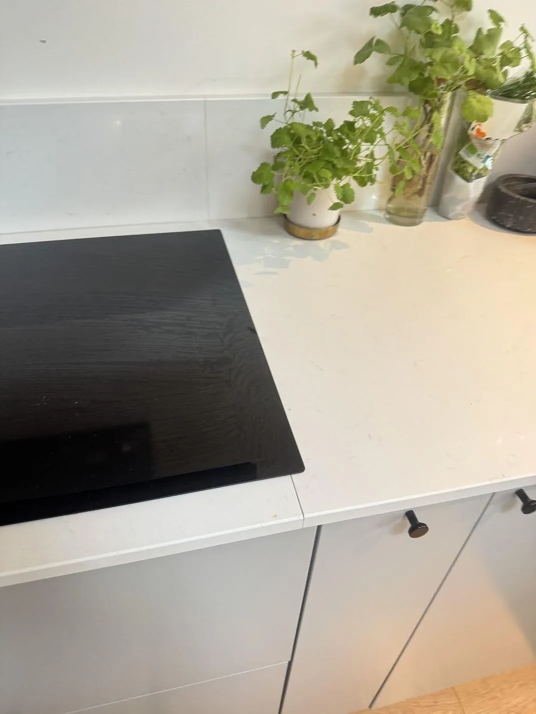 Køkkenbordplade i Technistone Noble Supreme White, Höllviken – billede 3