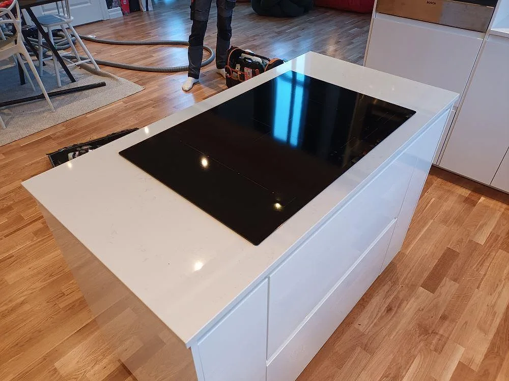 Køkkenbordplade i Technistone Noble Supreme White, Huddinge – billede 2