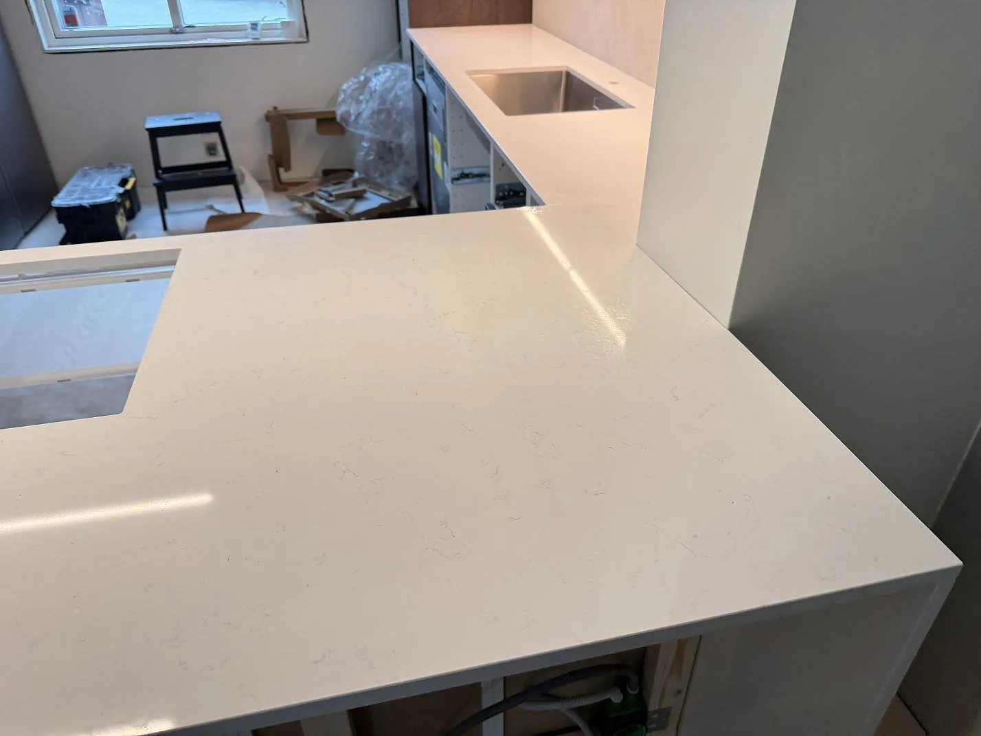 Køkkenbordplade i Technistone Noble Supreme White, Karlshamn – billede 4
