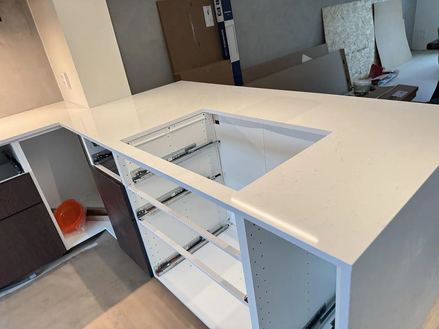 Køkkenbordplade i Technistone Noble Supreme White, Karlshamn – billede 2