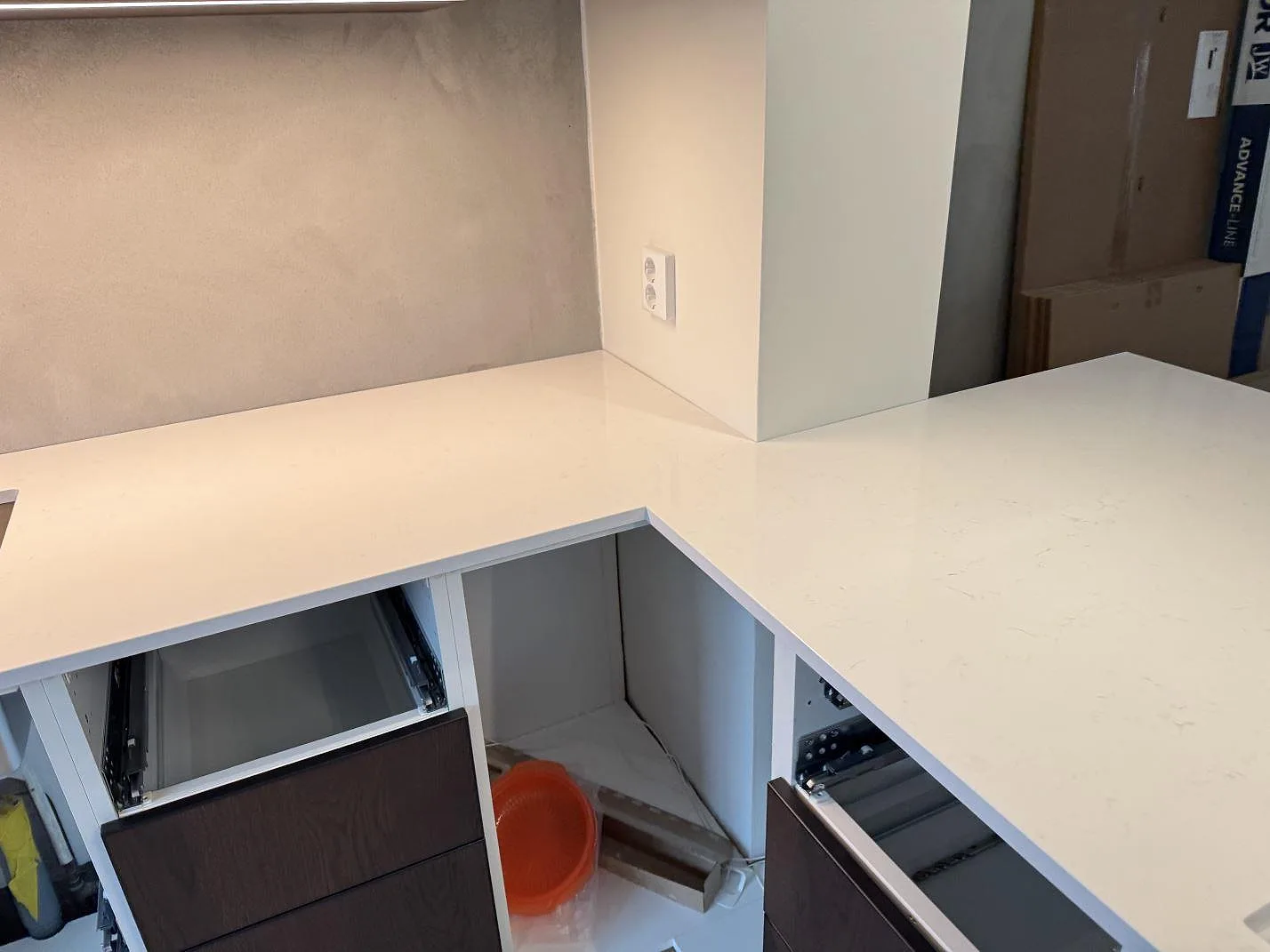 Køkkenbordplade i Technistone Noble Supreme White, Karlshamn – billede 3