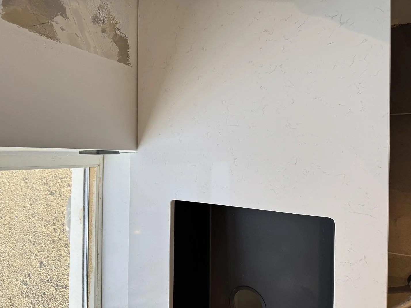 Køkkenbordplade i Technistone Noble Supreme White, Klagstorp – billede 6