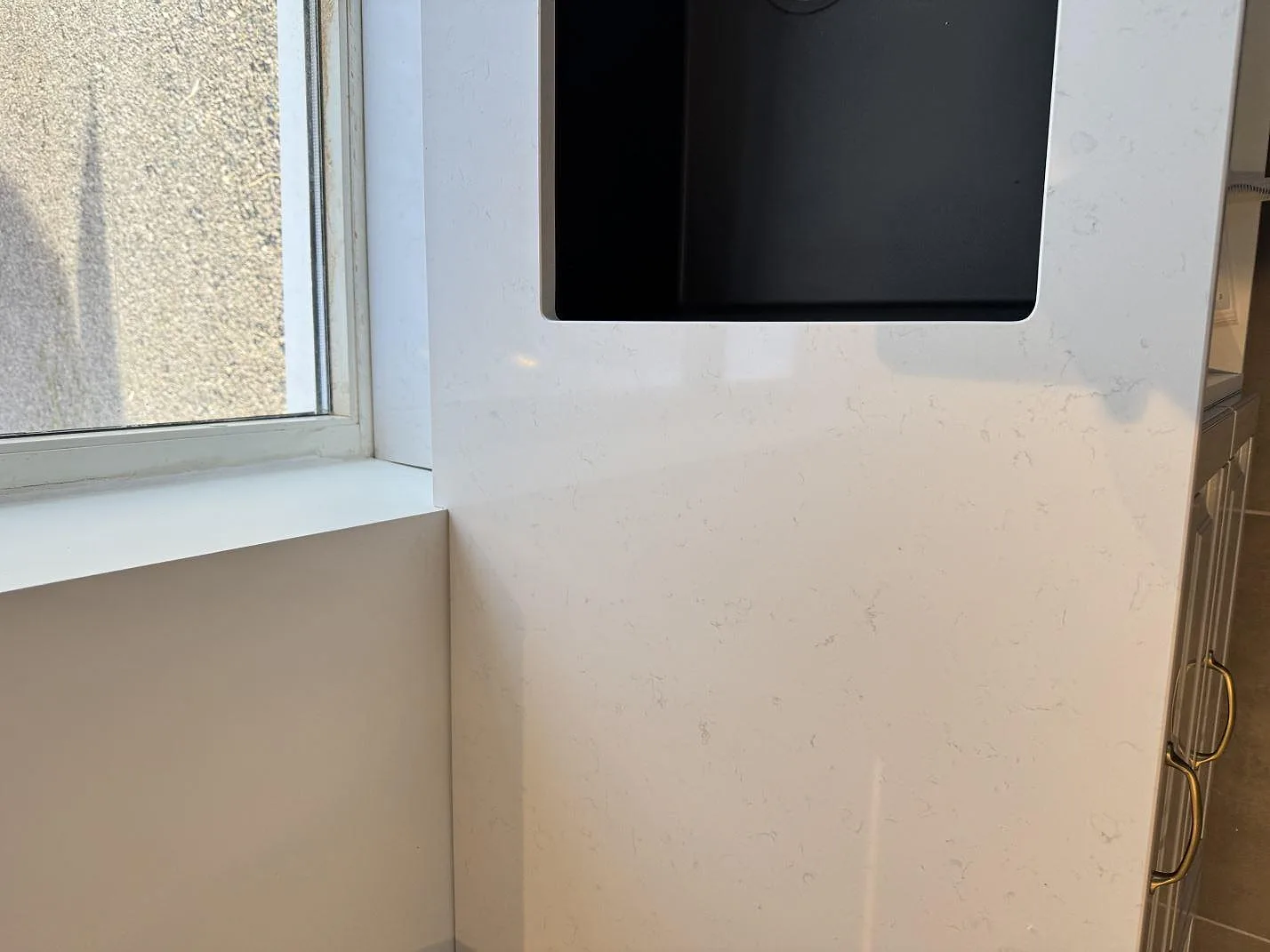 Køkkenbordplade i Technistone Noble Supreme White, Klagstorp – billede 7
