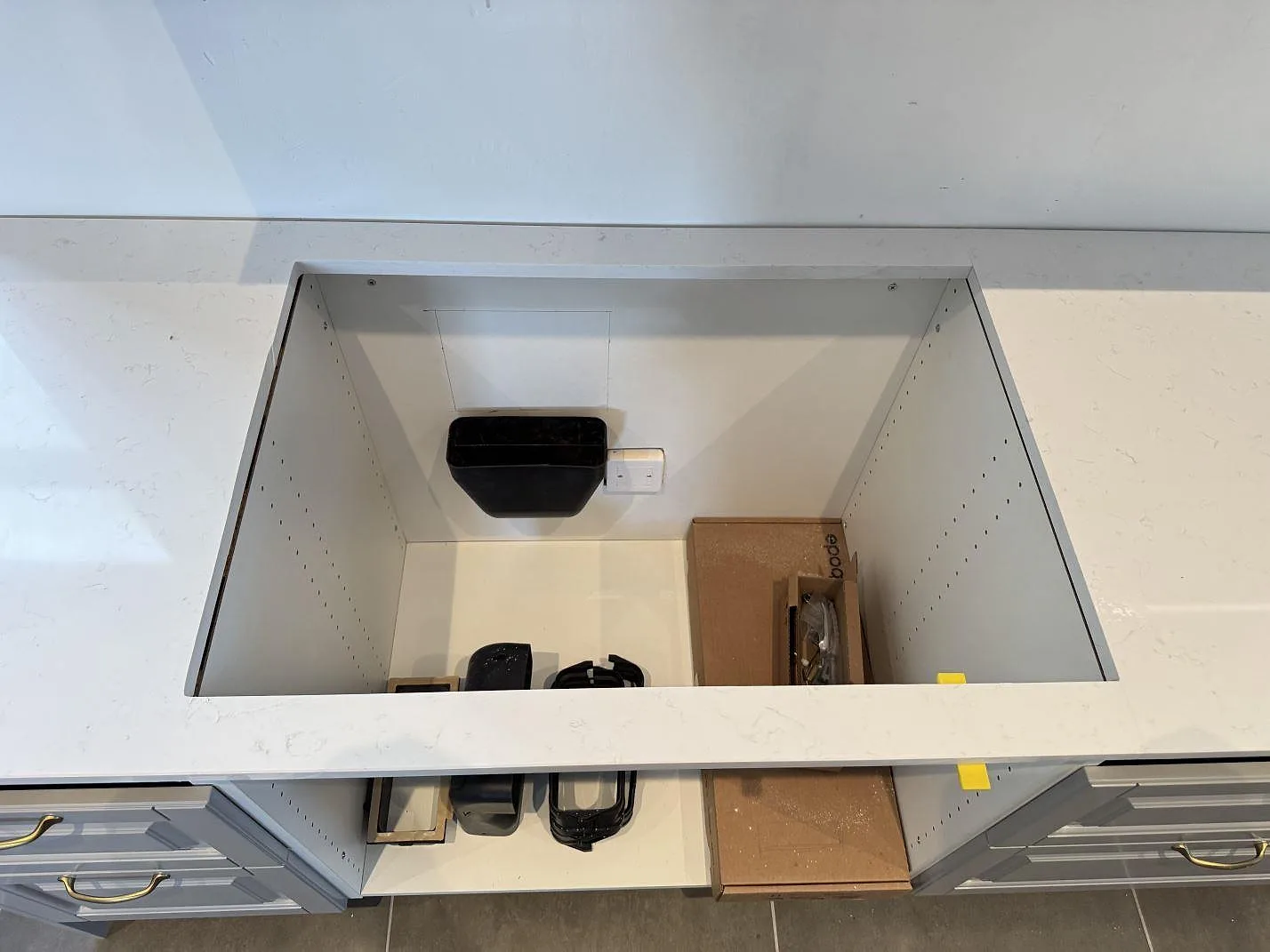 Køkkenbordplade i Technistone Noble Supreme White, Klagstorp – billede 5