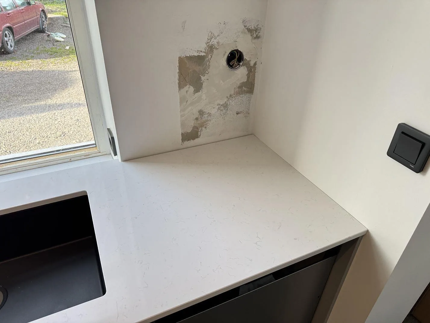 Køkkenbordplade i Technistone Noble Supreme White, Klagstorp – billede 3
