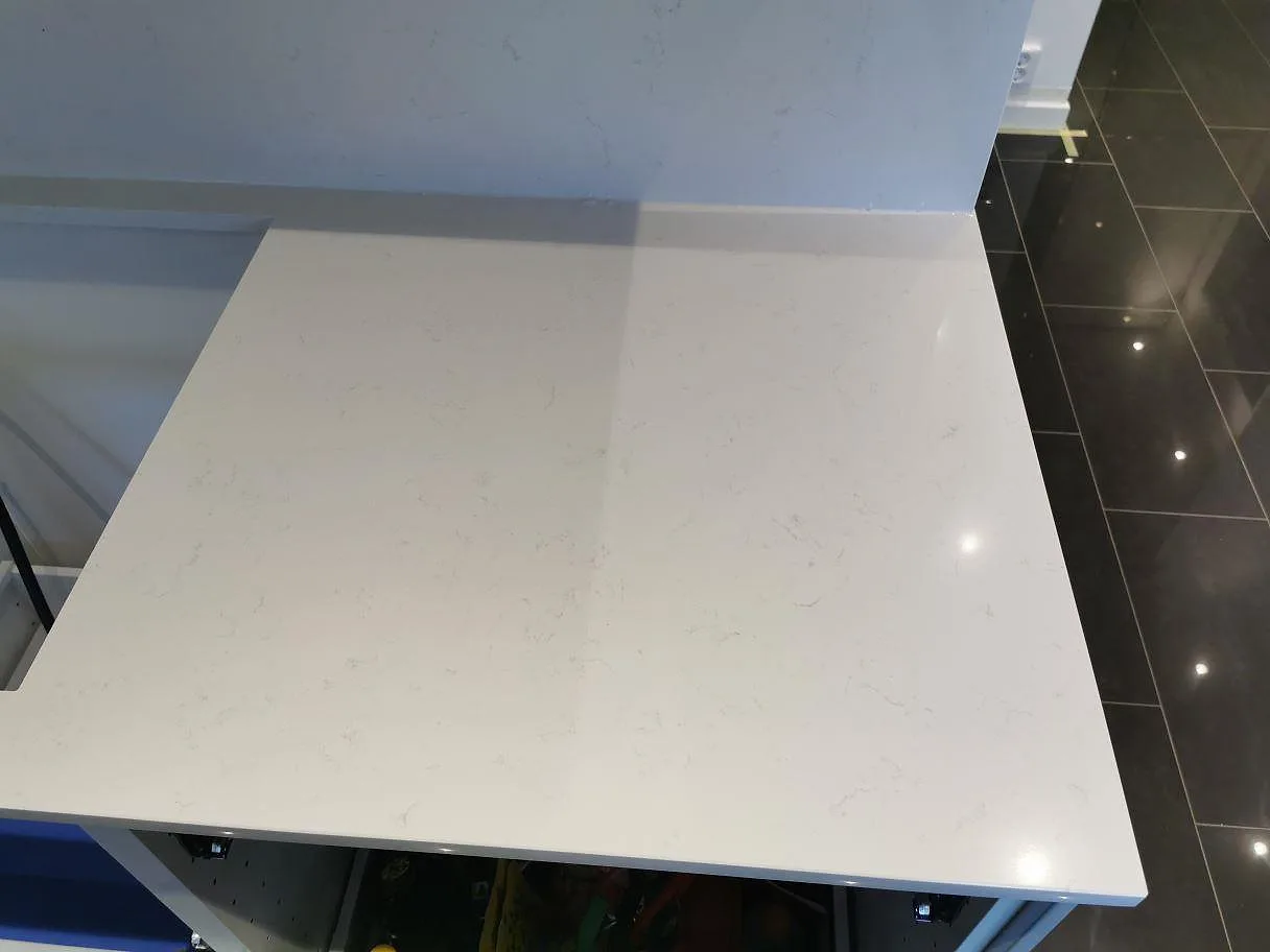 Køkkenbordplade i Technistone Noble Supreme White, Malmö – billede 2