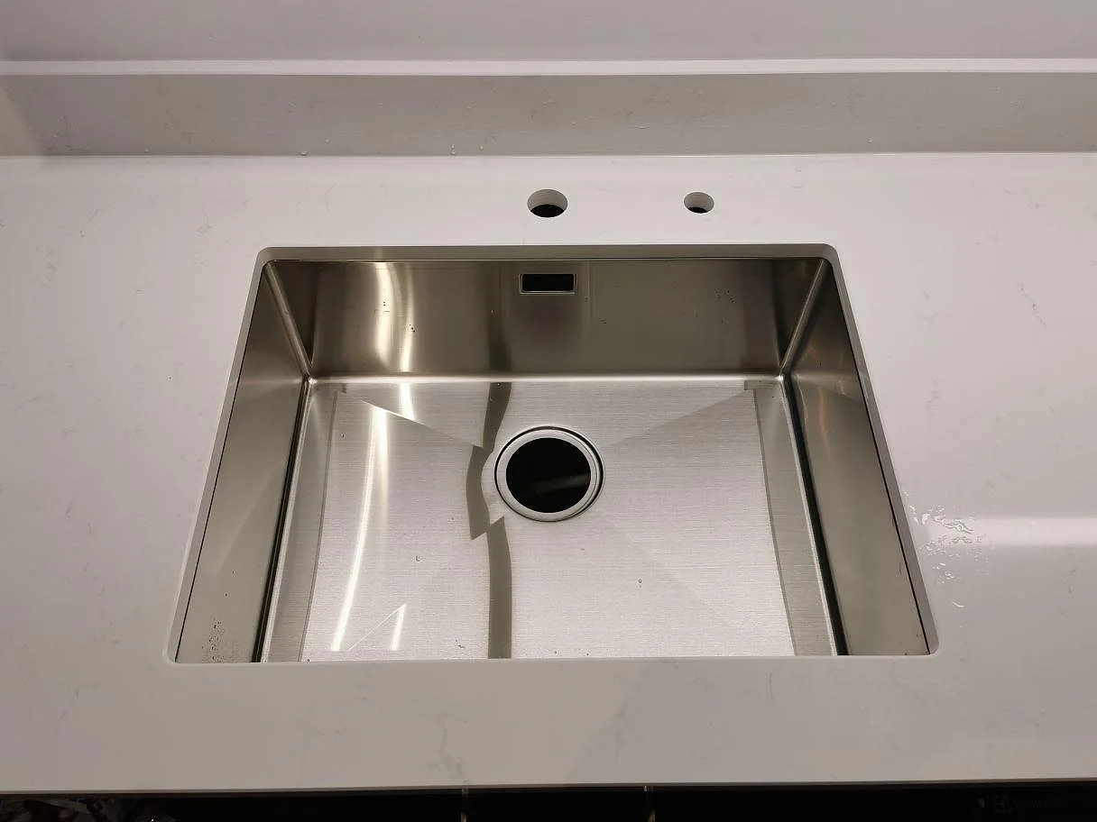 Køkkenbordplade i Technistone Noble Supreme White, Malmö – billede 2